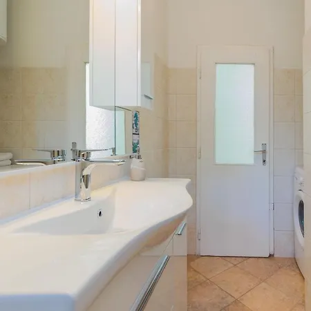 Toni شقة زادار