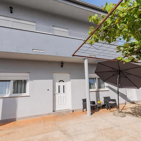 Toni شقة زادار